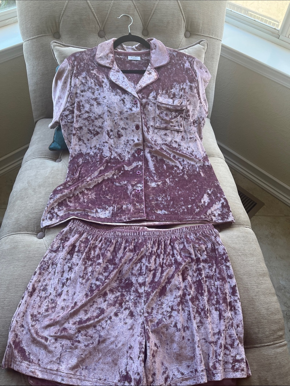 Studio 1886 Crushed Velvet Short Pajama Set - Mauve Pink Size Medium NWOT